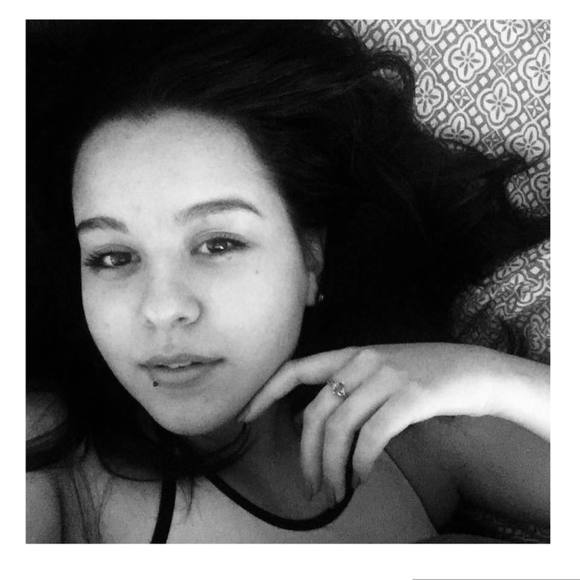 Meet your Posher, Hannah - Picture 1 of 1